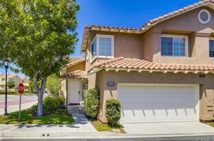2501 Avenita Alpera in Tustin, CA - Building Photo