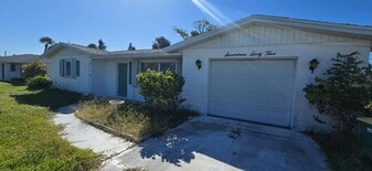 1765 Elinor Pl in Englewood, FL - Building Photo