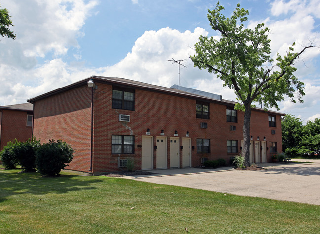 Grace Arms Apartments in Vandalia, OH - Foto de edificio - Building Photo