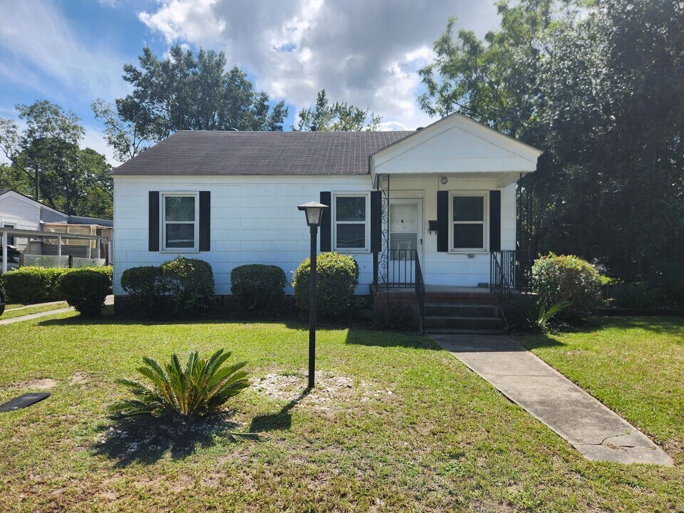 2303 E 38th St in Savannah, GA - Foto de edificio