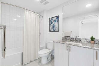 Southpointe Vista I in Miami, FL - Foto de edificio - Building Photo