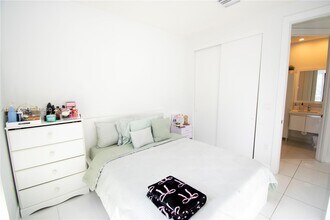 6320 NW 104th Path in Medley, FL - Building Photo - Building Photo