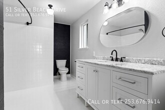 51 Silver Beach Dr in Steilacoom, WA - Building Photo - Building Photo