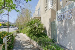 2905 Montrose Ave, Unit 410 in Glendale, CA - Building Photo