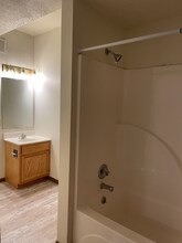 307 E College St, Unit 1833 in Iowa City, IA - Building Photo - Building Photo