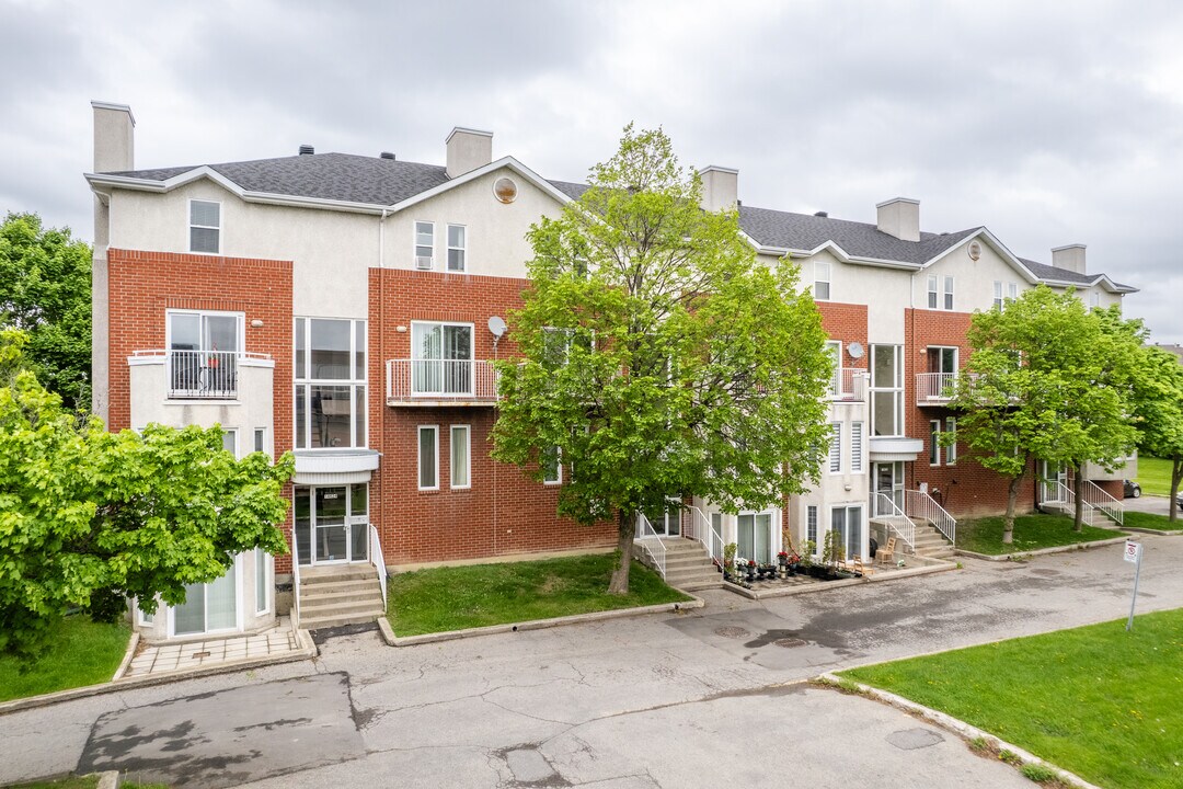 14636 De Pierrefonds Boul in Pierrefonds, QC - Building Photo