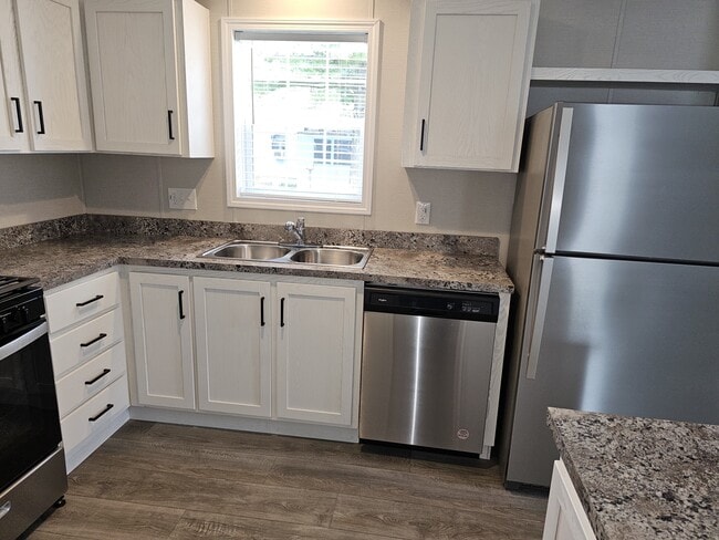 9614 Seaway Dr in Algonac, MI - Building Photo - Building Photo