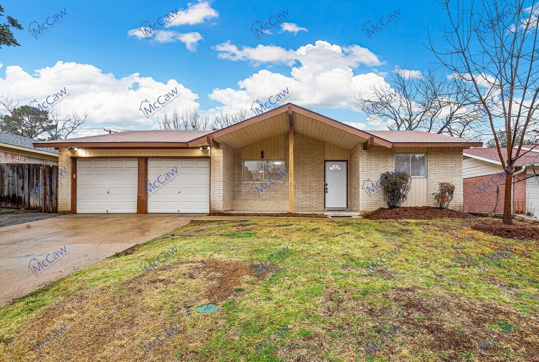 1503 Montclair St in Arlington, TX - Building Photo
