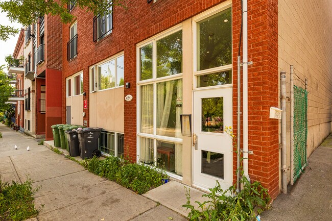 4194 De Bullion Rue in Montréal, QC - Building Photo - Building Photo