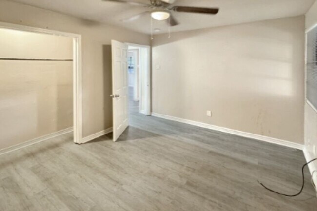 5335 Burgundy St in New Orleans, LA - Foto de edificio - Building Photo