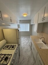 6000 Franklin Ave in Los Angeles, CA - Building Photo - Building Photo