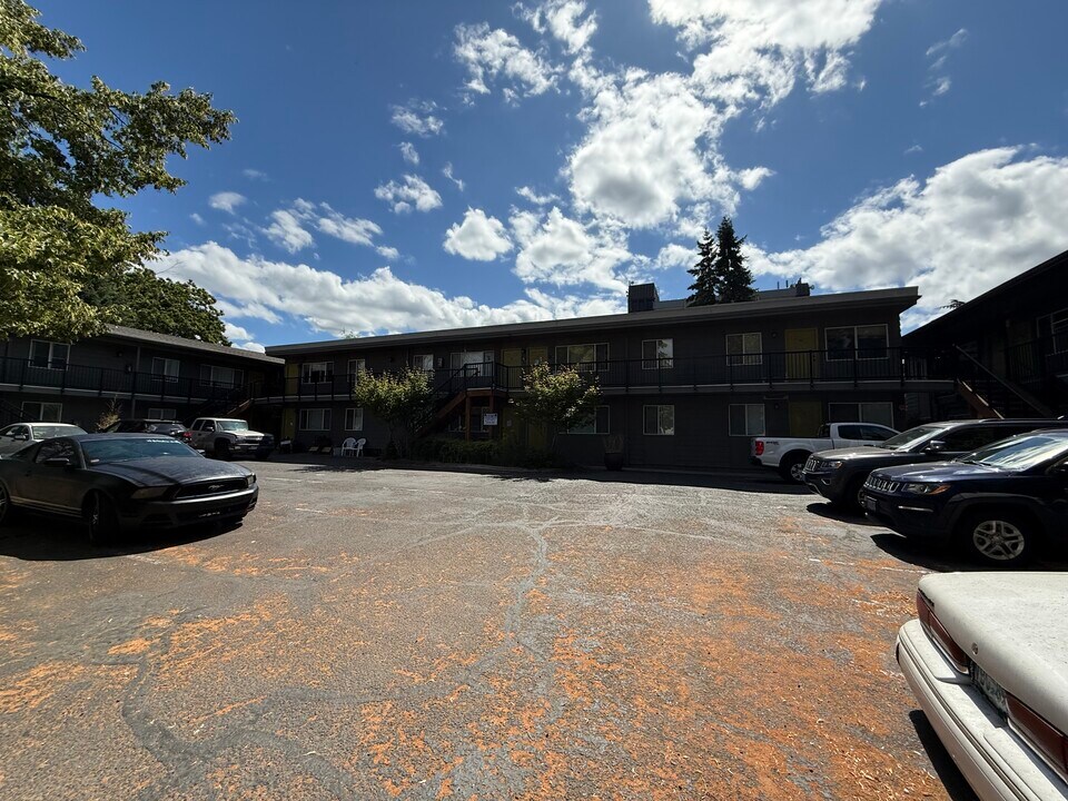 Cathedral Park Apartments in Portland, OR - Building Photo