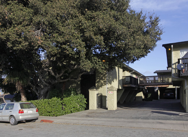 993 Hamilton Ave in Seaside, CA - Foto de edificio - Building Photo