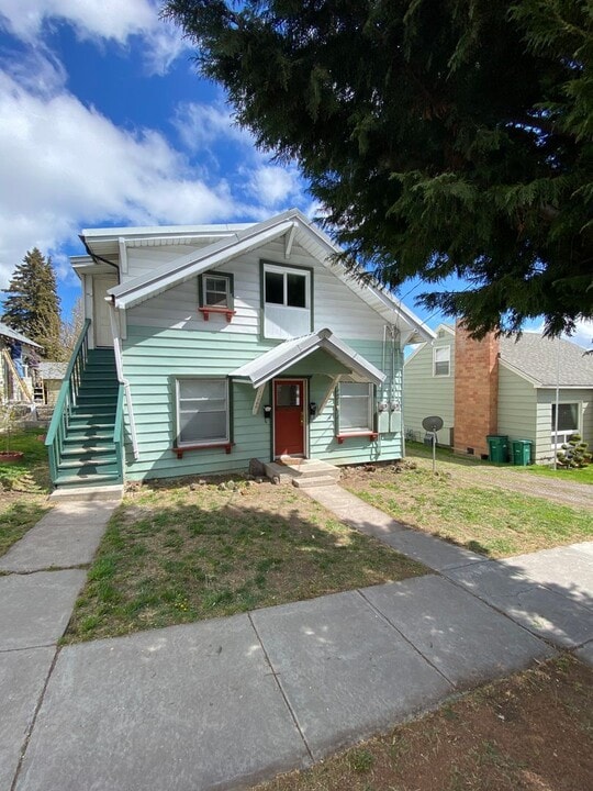 1126 Grant St in Klamath Falls, OR - Building Photo