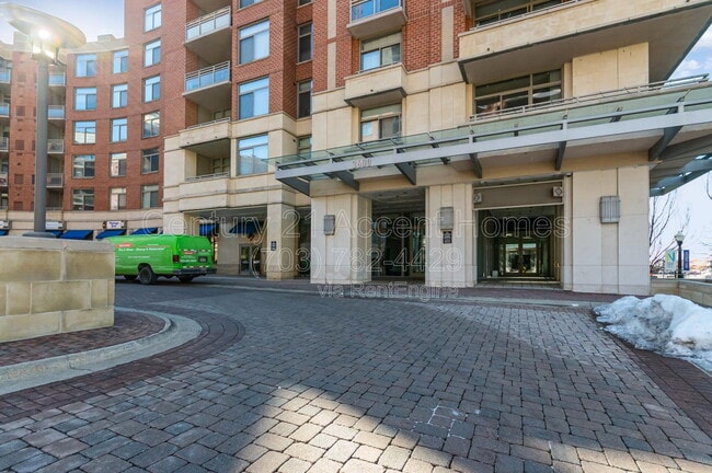 property at 3600 S Glebe Rd