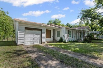 304 Myers Ave in Cleburne, TX - Building Photo - Building Photo