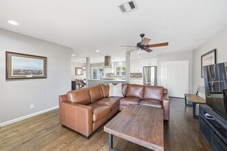 2626 Willowby Dr in Houston, TX - Building Photo - Building Photo