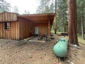 1945 Middle Bear Creek Rd in Victor, MT - Building Photo - Building Photo