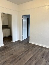 549 W 45th St, Unit 551 in Los Angeles, CA - Building Photo - Building Photo