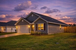Covey Homes Jennings Place in Pensacola, FL - Building Photo