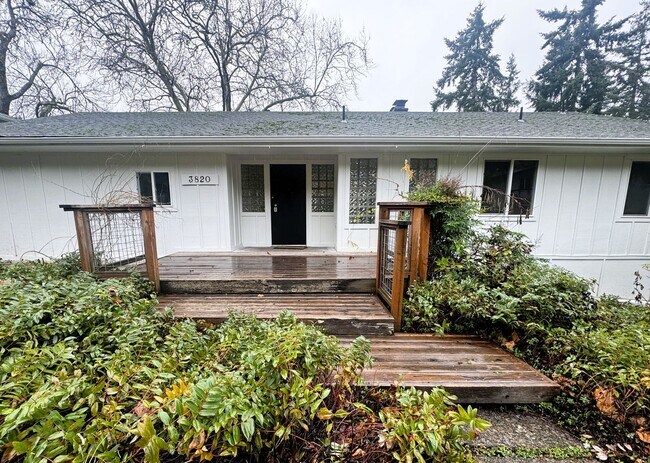 3820 University St in Eugene, OR - Building Photo - Building Photo