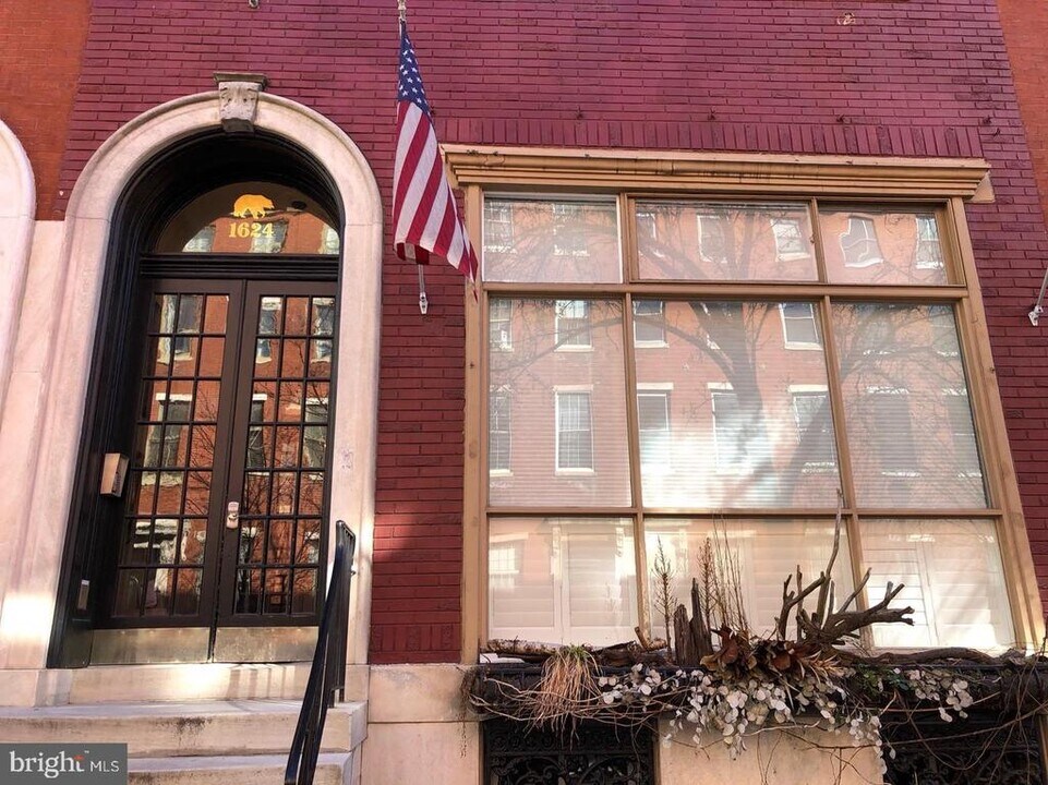 1624 Spruce St in Philadelphia, PA - Building Photo