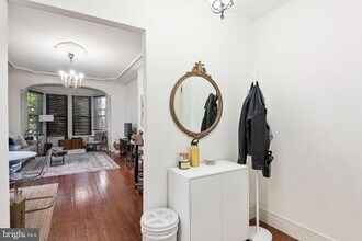 2205 Mount Vernon St, Unit 2 in Philadelphia, PA - Foto de edificio - Building Photo