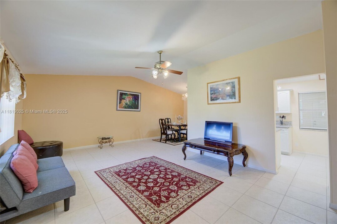 9039 NW 21st Ct in Coral Springs, FL - Building Photo