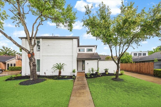 property at 1727 S Kirkwood Rd