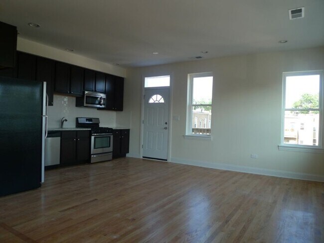 2643 N Fairfield Ave, Unit 2641-2