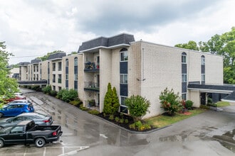 Gaslite Square Condominiums in Louisville, KY - Building Photo - Building Photo