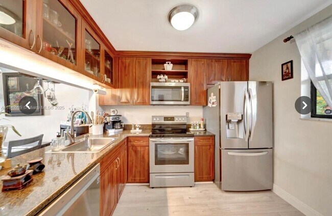 15710 E Waterside Cir in Sunrise, FL - Building Photo - Building Photo
