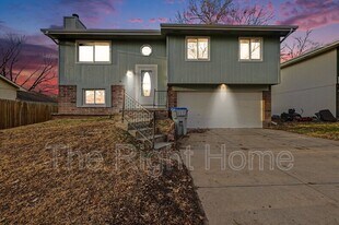 13968 Meadow Ridge Rd in Omaha, NE - Building Photo