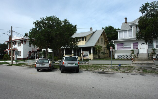 416 2nd St N in St. Petersburg, FL - Foto de edificio - Building Photo