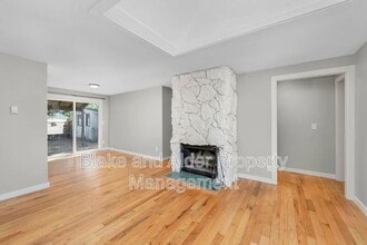 2402 SE 9th Ct in Gresham, OR - Building Photo - Building Photo