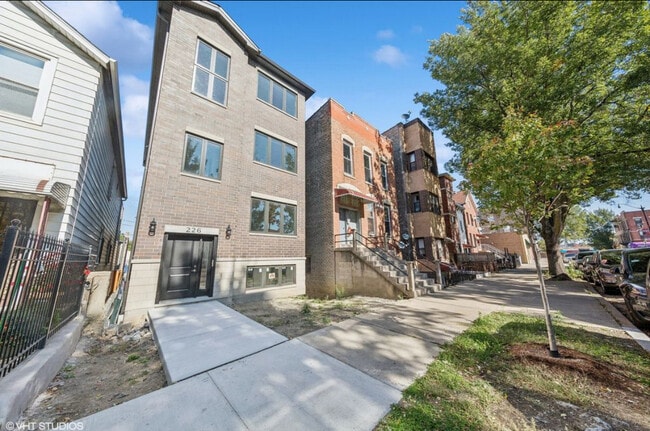 226 W 24th St, Unit 2