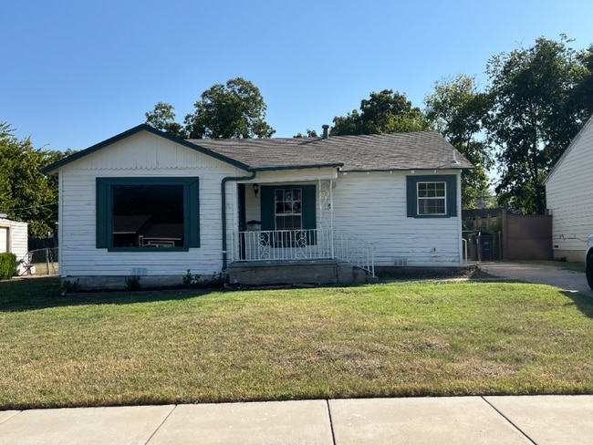 property at 804 E Cantey St