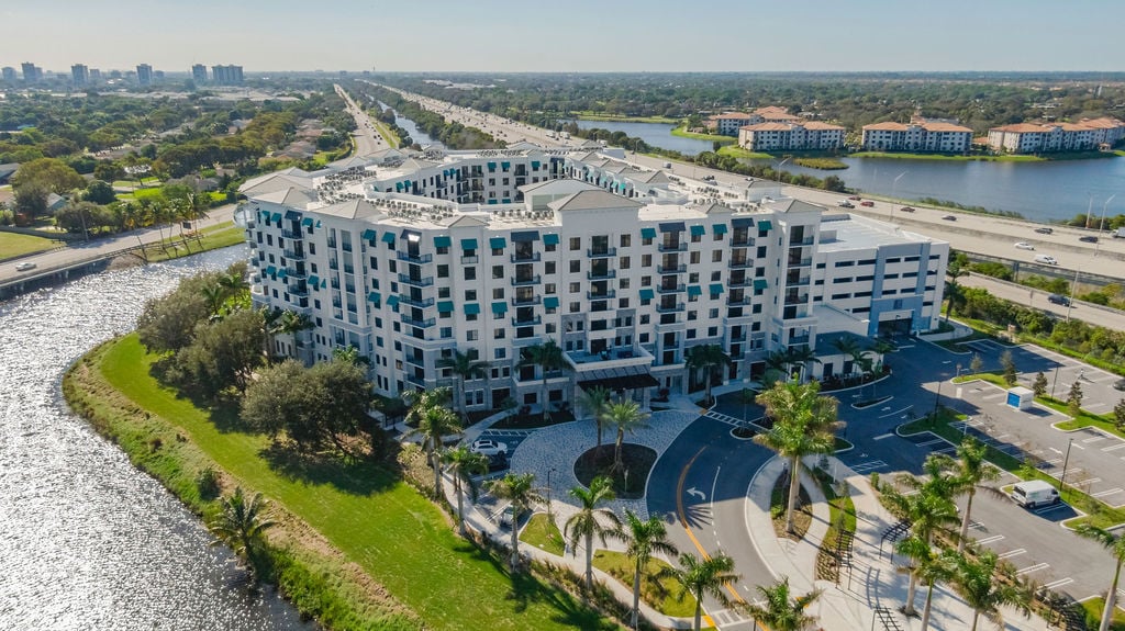 Riverstone Palm Beach in West Palm Beach, FL - Foto de edificio