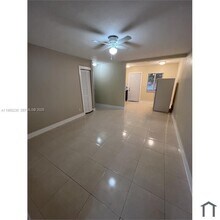 180 NW 71st St in Miami, FL - Building Photo - Building Photo