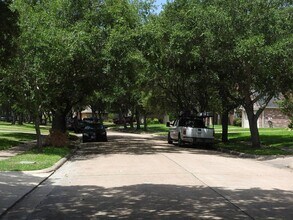 3107 Rimrock Dr in Missouri City, TX - Foto de edificio - Building Photo