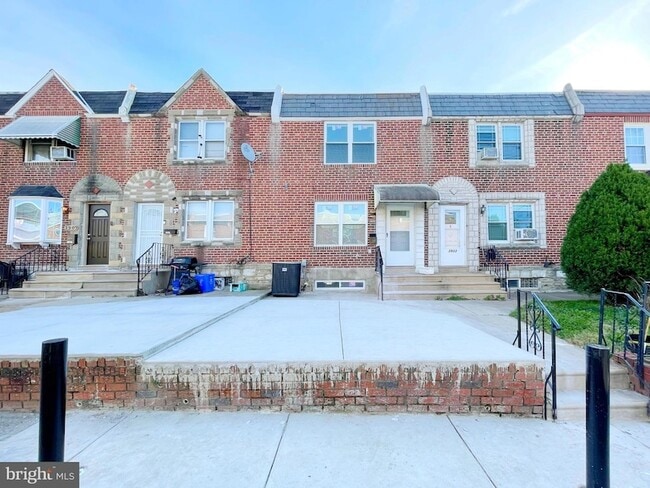 property at 3905 Claridge St
