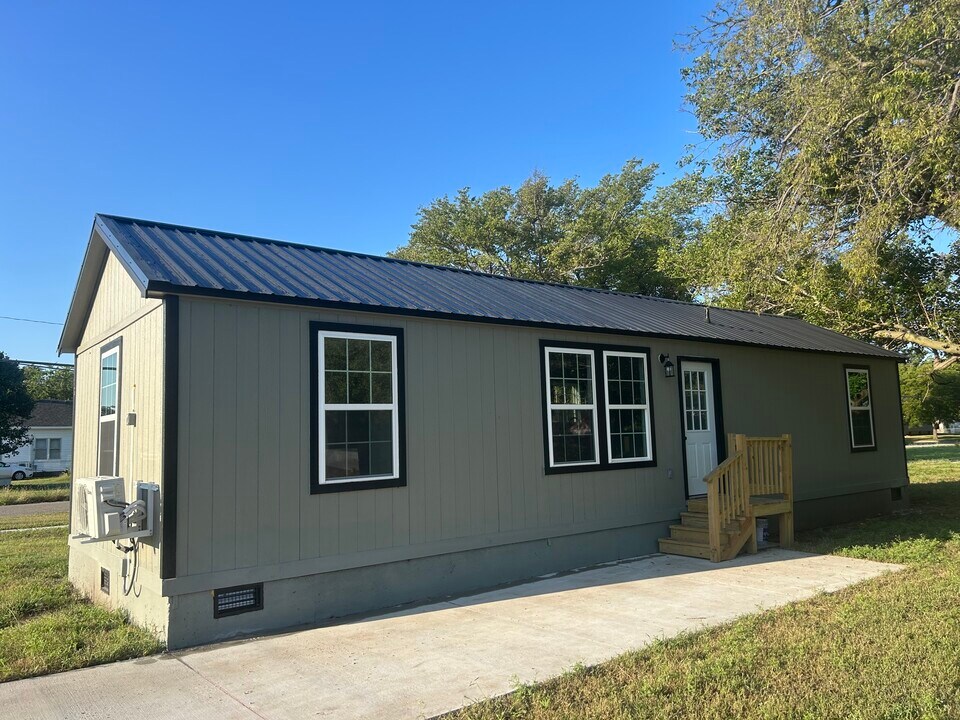 502 N Palm St in Ponca City, OK - Building Photo