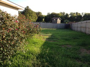 206 Wilderness Trl in Elgin, TX - Building Photo - Building Photo