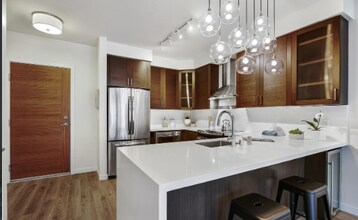 1760 NW 56th St, Unit 505 in Seattle, WA - Building Photo - Building Photo