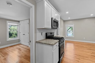 376 Arnolds Neck Dr, Unit 2l in Warwick, RI - Building Photo - Building Photo