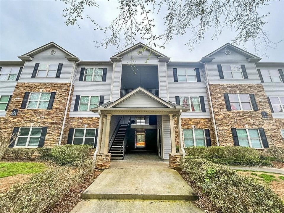 4103 Fairington Club Dr in Stonecrest, GA - Foto de edificio