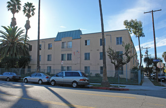 3066 W 15th St in Los Angeles, CA - Building Photo - Building Photo