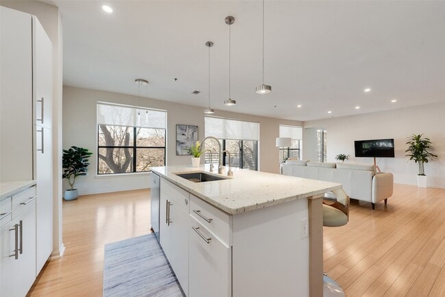 4111 Gilbert Ave, Unit 212 in Dallas, TX - Building Photo - Building Photo