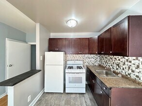 5679 N Ridge Ave, Unit J01P in Chicago, IL - Foto de edificio - Building Photo