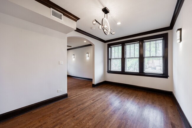6411 N Talman Ave, Unit 301 in Chicago, IL - Building Photo - Building Photo